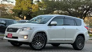 Toyota Vanguard 2010 White