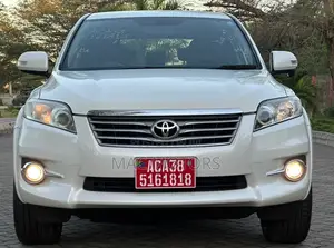 Toyota Vanguard 2010 White
