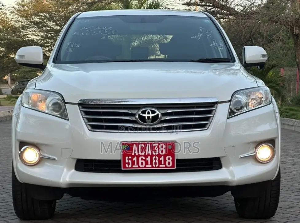 Toyota Vanguard 2010 White