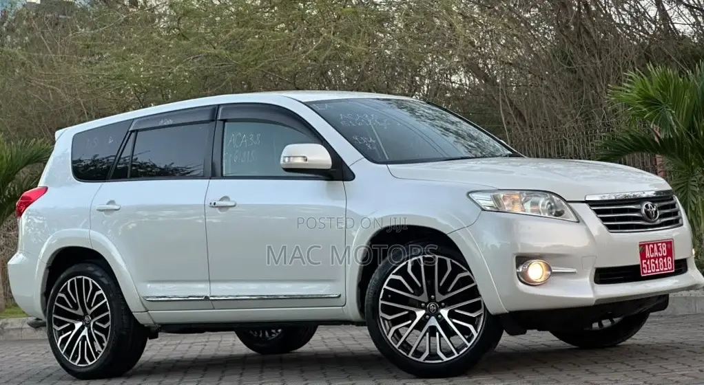 Toyota Vanguard 2010 White
