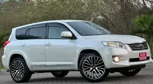 Toyota Vanguard 2010 White