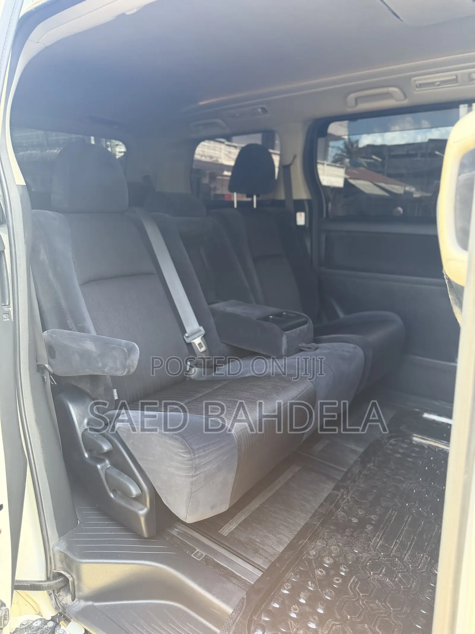 Toyota Vellfire V 2.4 FWD 7-Seater 2009 White