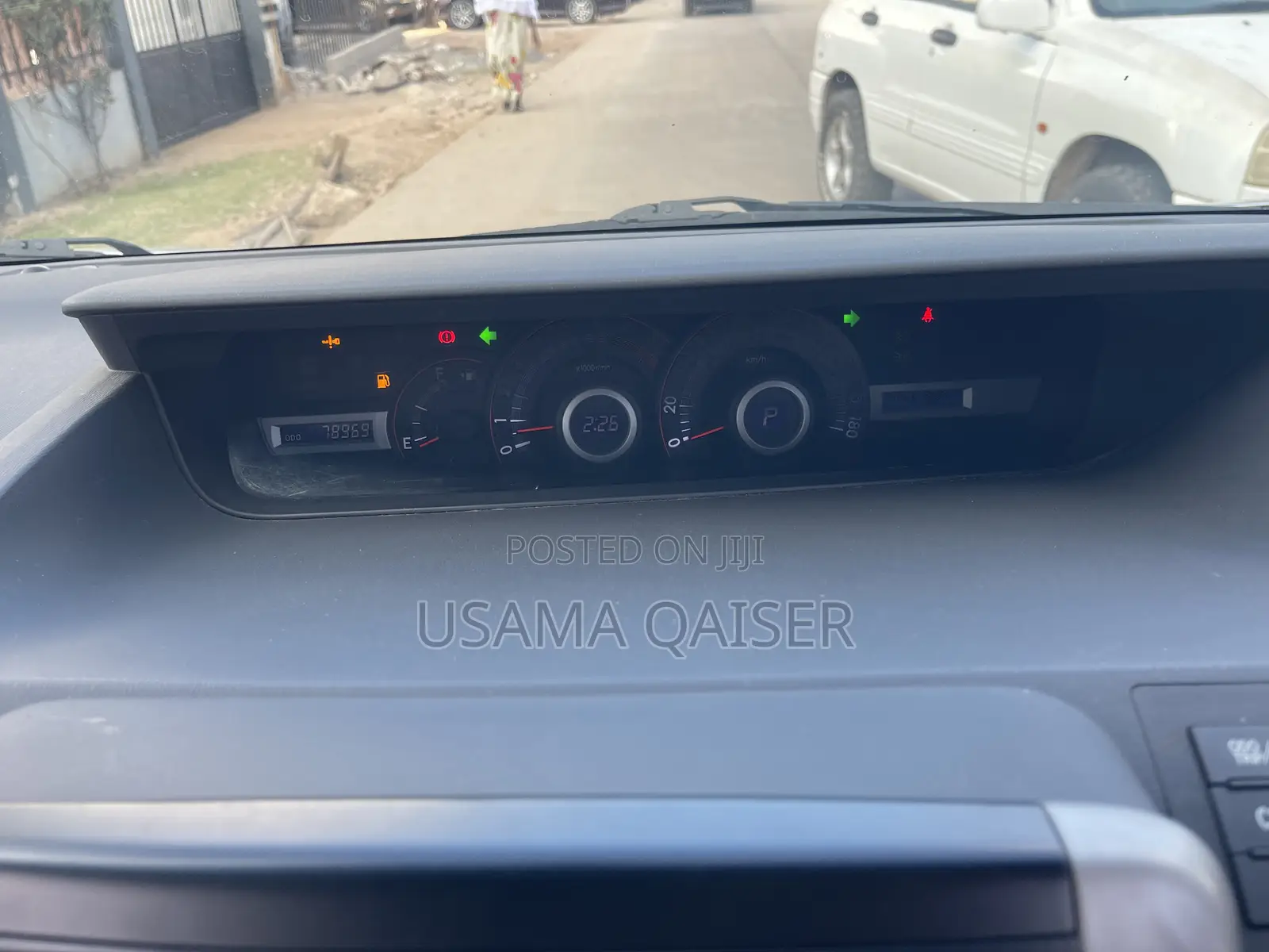 Toyota Noah 2.0 143hp FWD (7 Seater) 2008 Silver