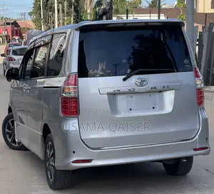 Toyota Noah 2.0 143hp FWD (7 Seater) 2008 Silver