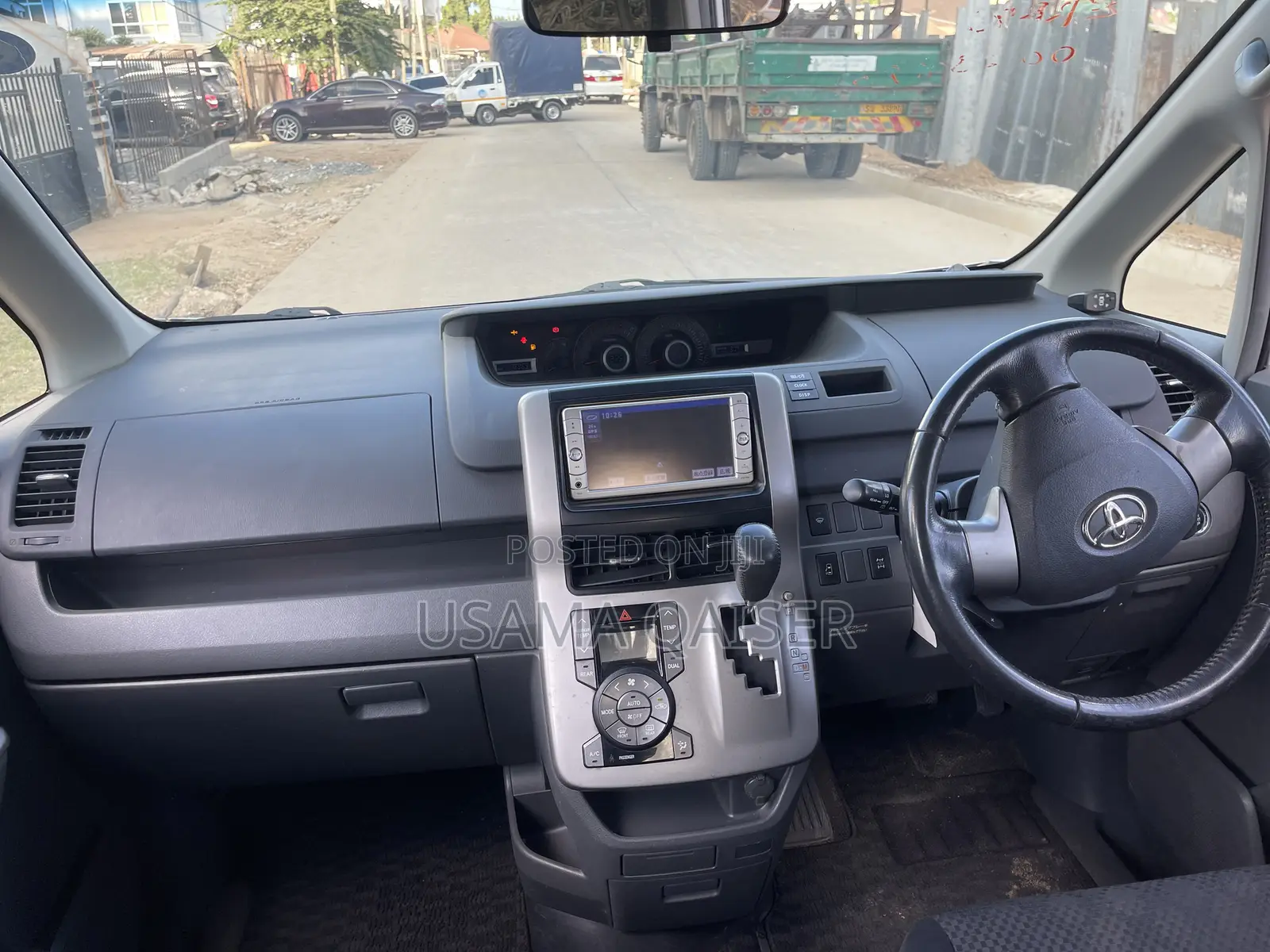 Toyota Noah 2.0 143hp FWD (7 Seater) 2008 Silver
