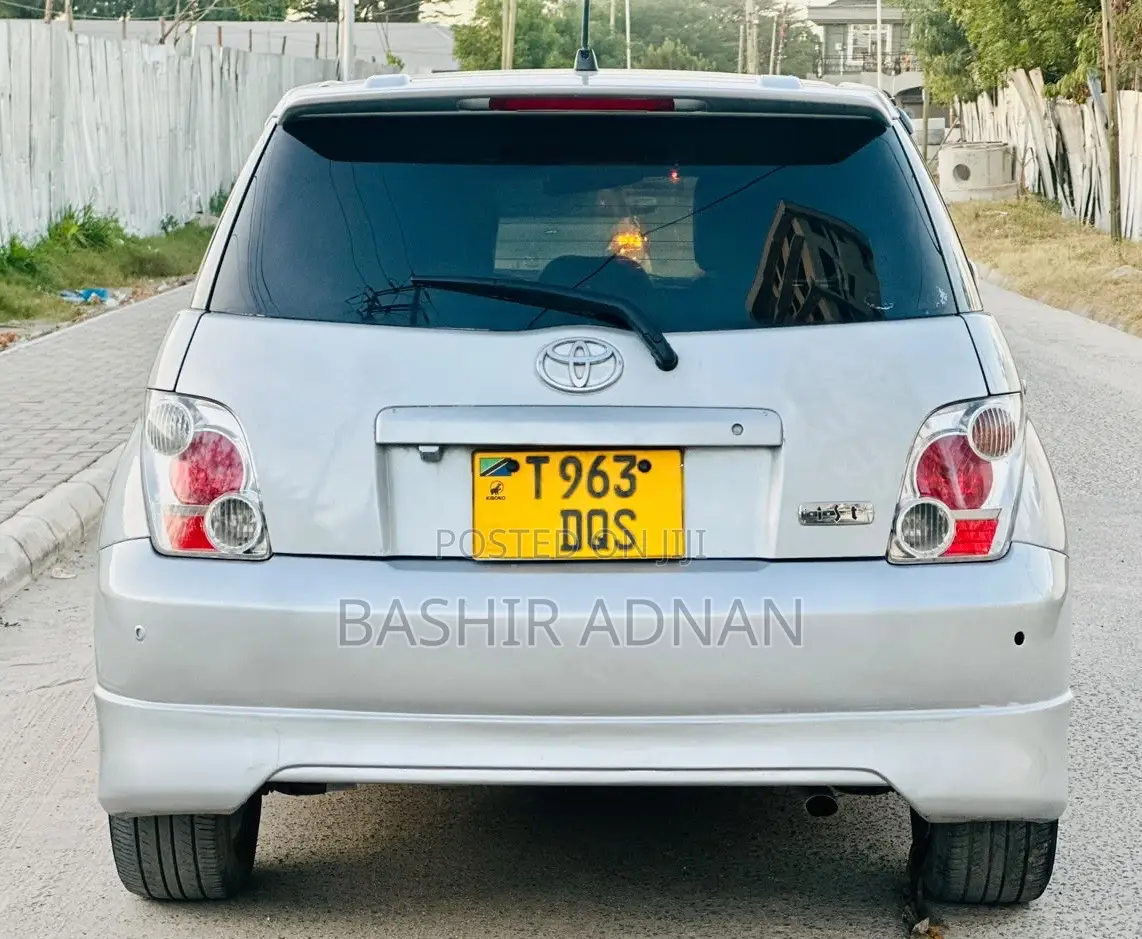 Toyota IST 2004 Silver