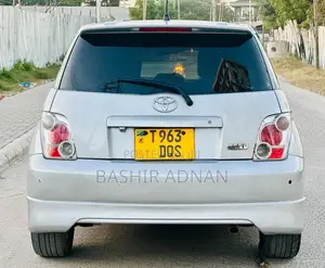 Toyota IST 2004 Silver