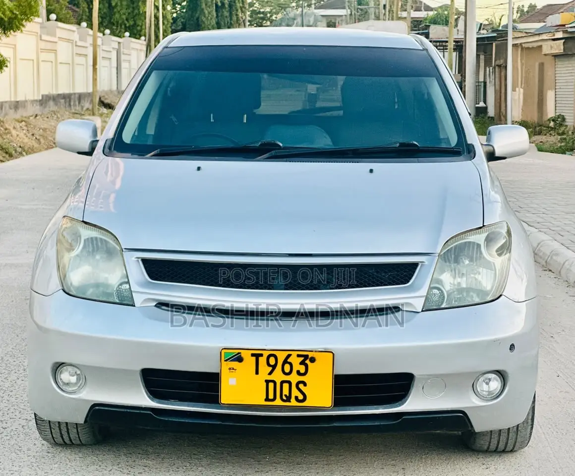 Toyota IST 2004 Silver