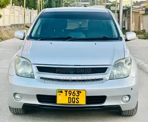 Toyota IST 2004 Silver