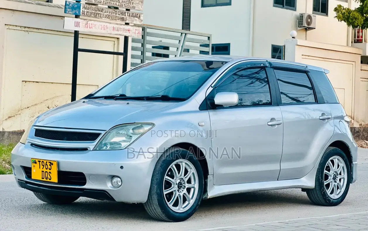 Toyota IST 2004 Silver