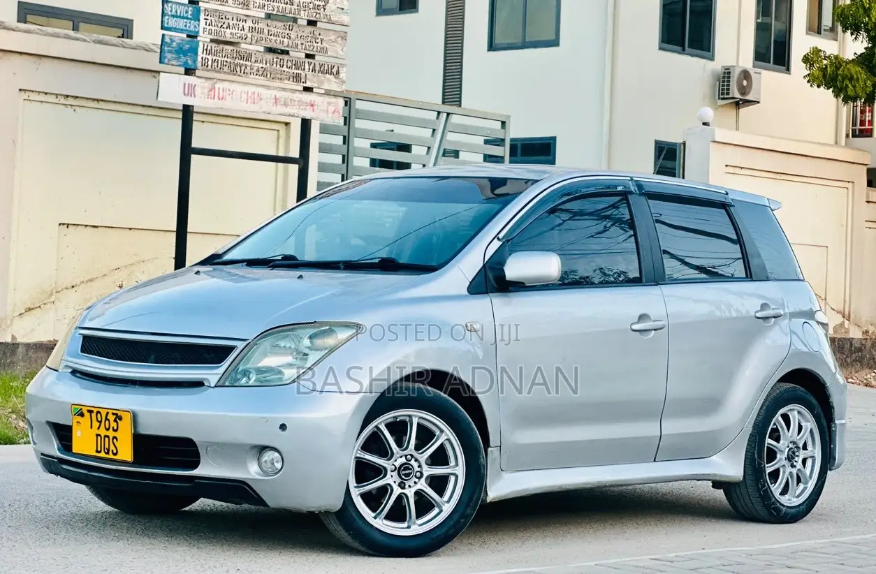 Toyota IST 2004 Silver