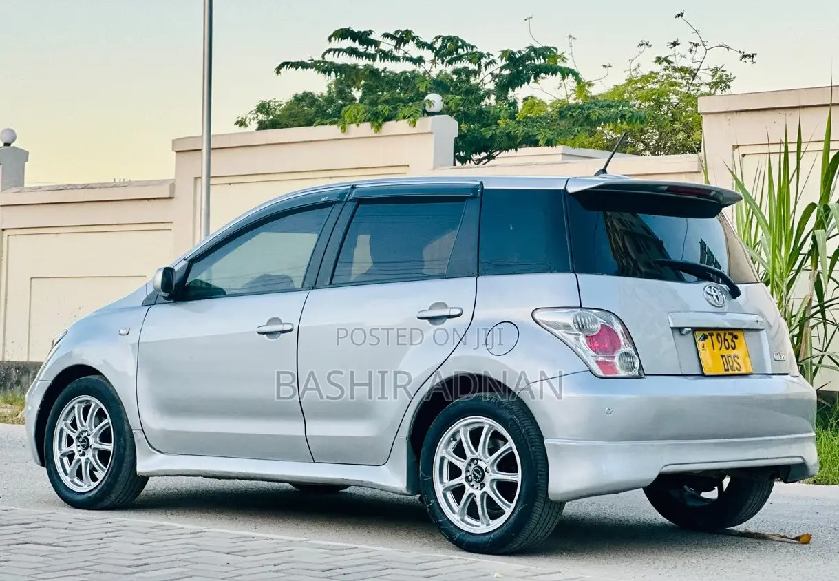 Toyota IST 2004 Silver