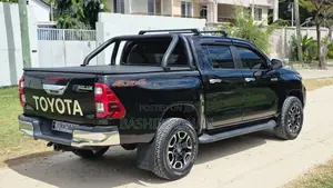 Toyota Hilux Revo Double Cab Deisel 2.8 AWD 2021 Black