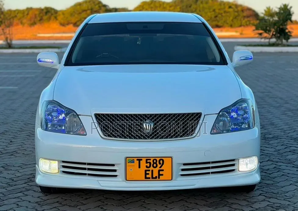 Toyota Crown Royale 2005 White