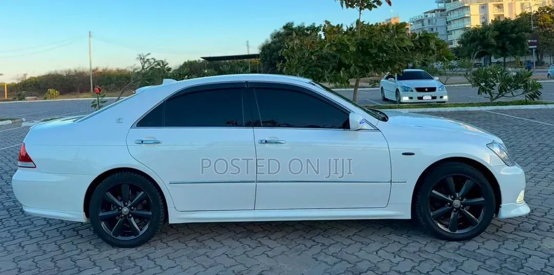 Toyota Crown Royale 2005 White