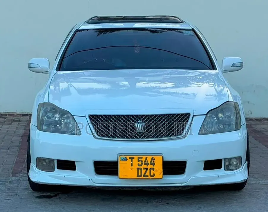 Toyota Crown 2006 White
