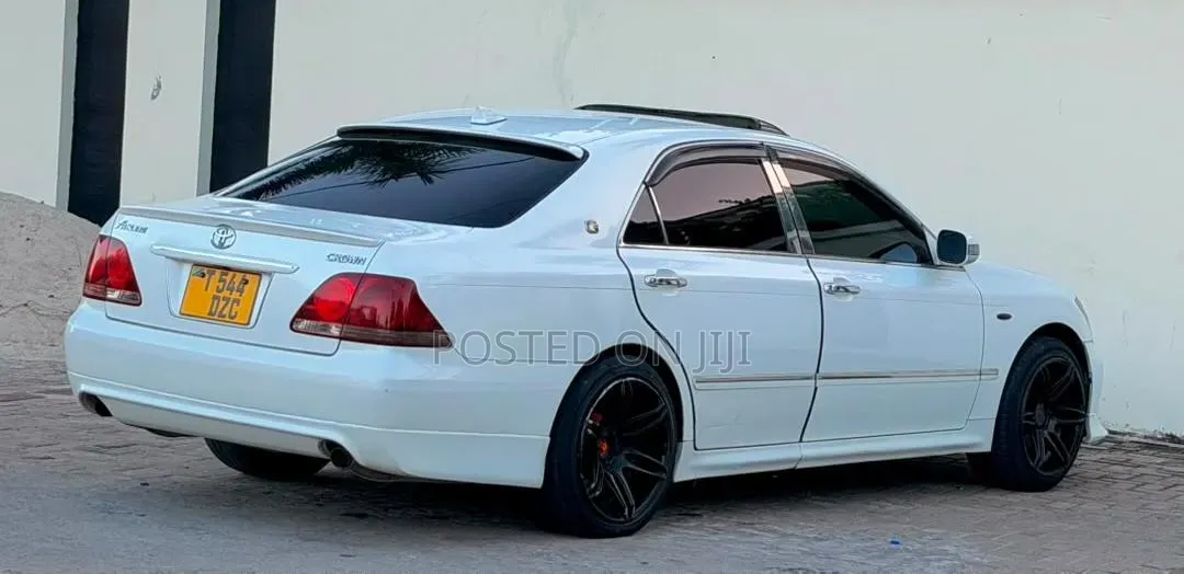 Toyota Crown 2006 White