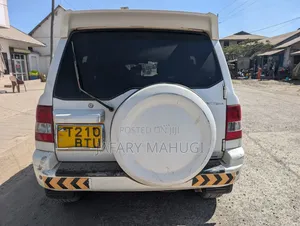 Mitsubishi Pajero 2008 White