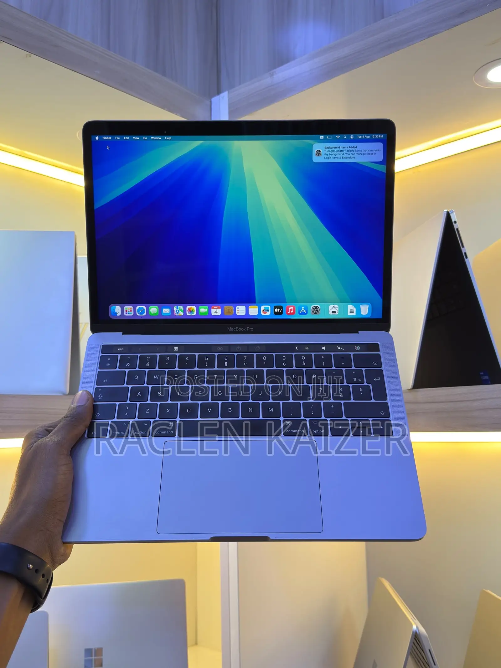 New Laptop Apple MacBook Pro 2017 8GB Intel Core i5 SSD 256GB