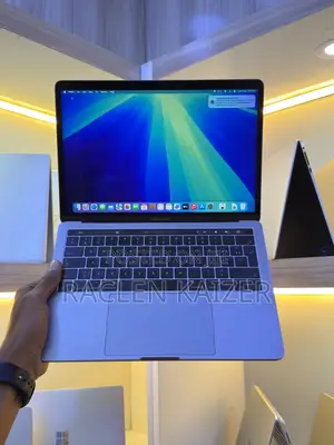 New Laptop Apple MacBook Pro 2017 8GB Intel Core i5 SSD 256GB