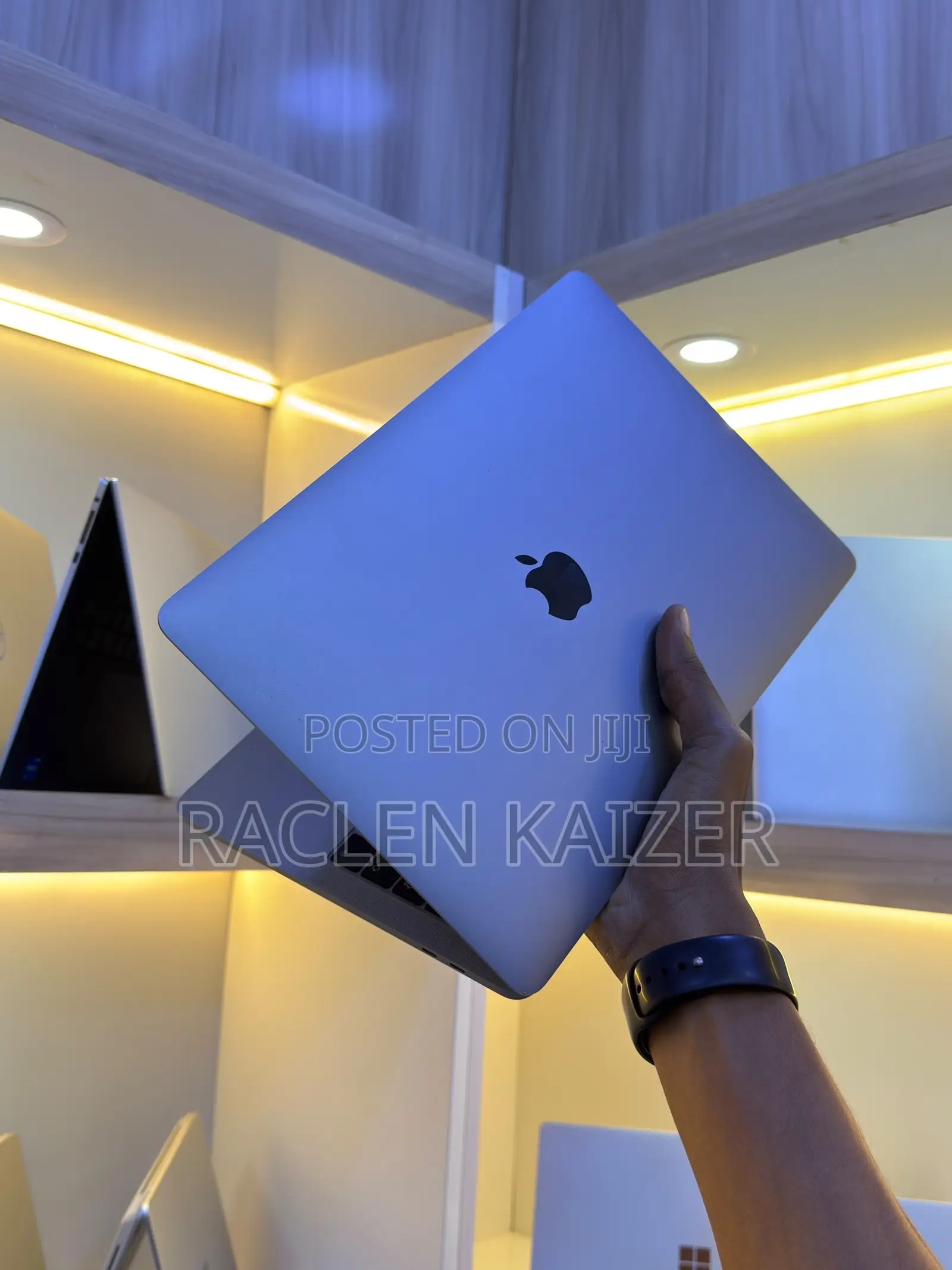 New Laptop Apple MacBook Pro 2017 8GB Intel Core i5 SSD 256GB