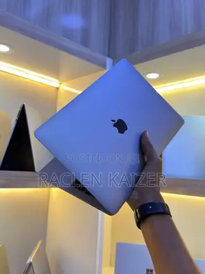 New Laptop Apple MacBook Pro 2017 8GB Intel Core i5 SSD 256GB
