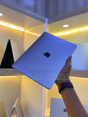 New Laptop Apple MacBook Pro 2017 8GB Intel Core i5 SSD 256GB