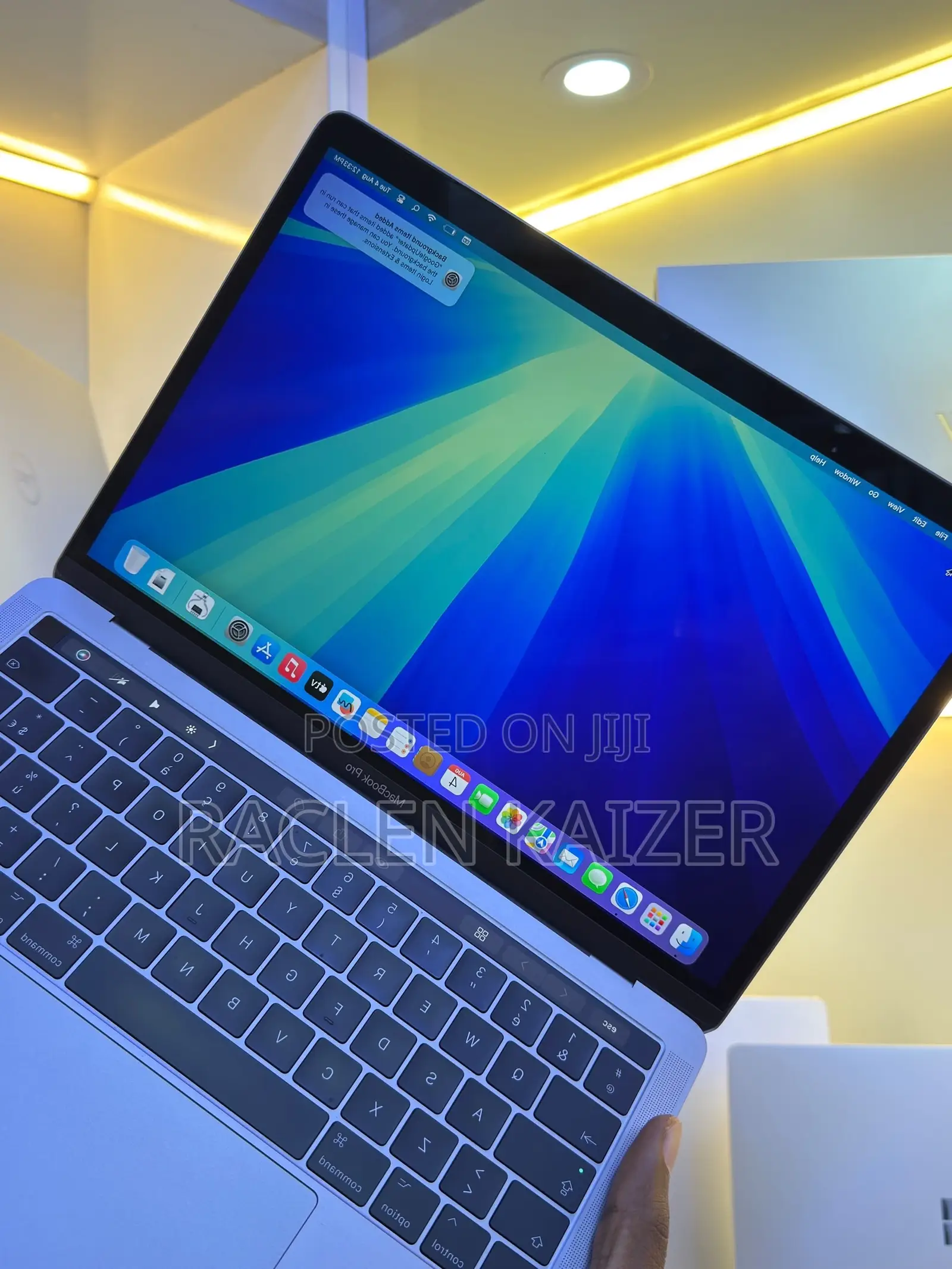 New Laptop Apple MacBook Pro 2017 8GB Intel Core i5 SSD 256GB