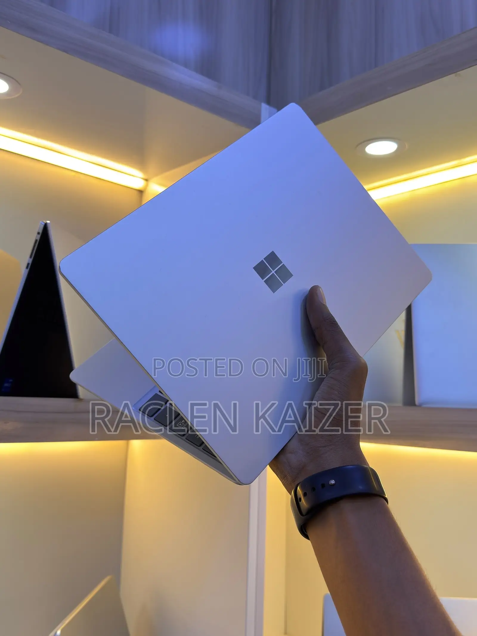 New Laptop Microsoft Surface Laptop Go 8GB Intel Core i5 SSD 256GB