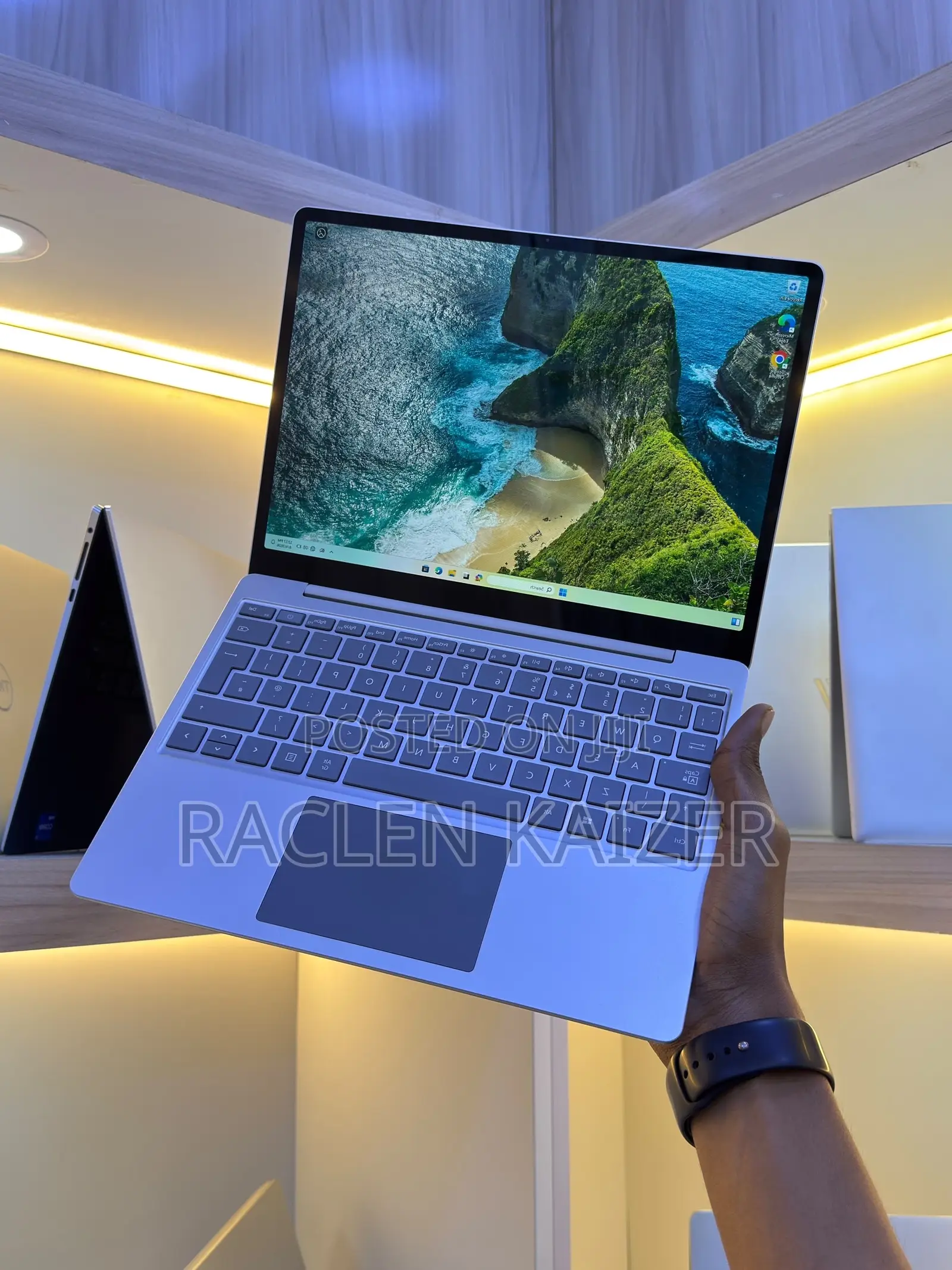 New Laptop Microsoft Surface Laptop Go 8GB Intel Core i5 SSD 256GB