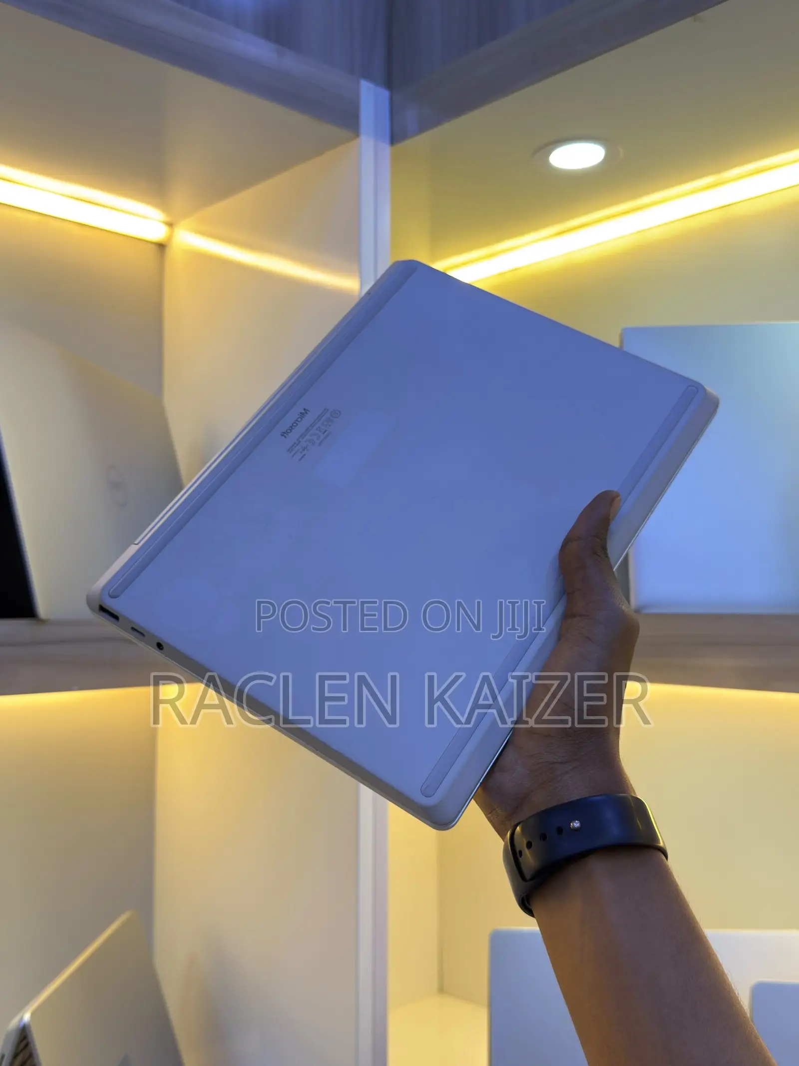 New Laptop Microsoft Surface Laptop Go 8GB Intel Core i5 SSD 256GB