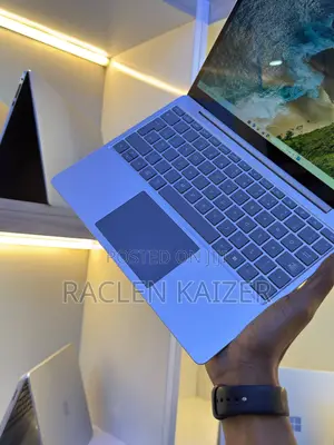 New Laptop Microsoft Surface Laptop Go 8GB Intel Core i5 SSD 256GB