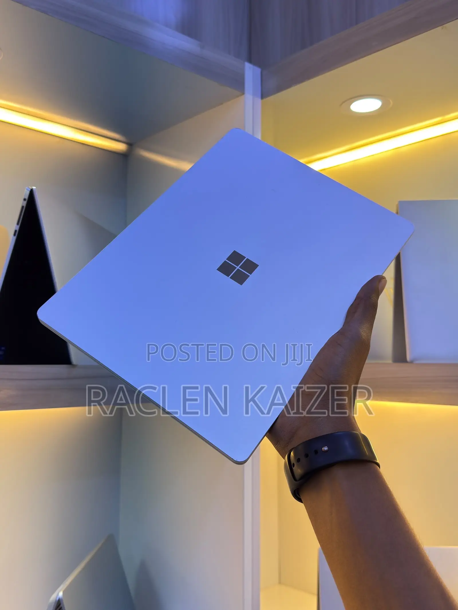 New Laptop Microsoft Surface Laptop Go 8GB Intel Core i5 SSD 256GB