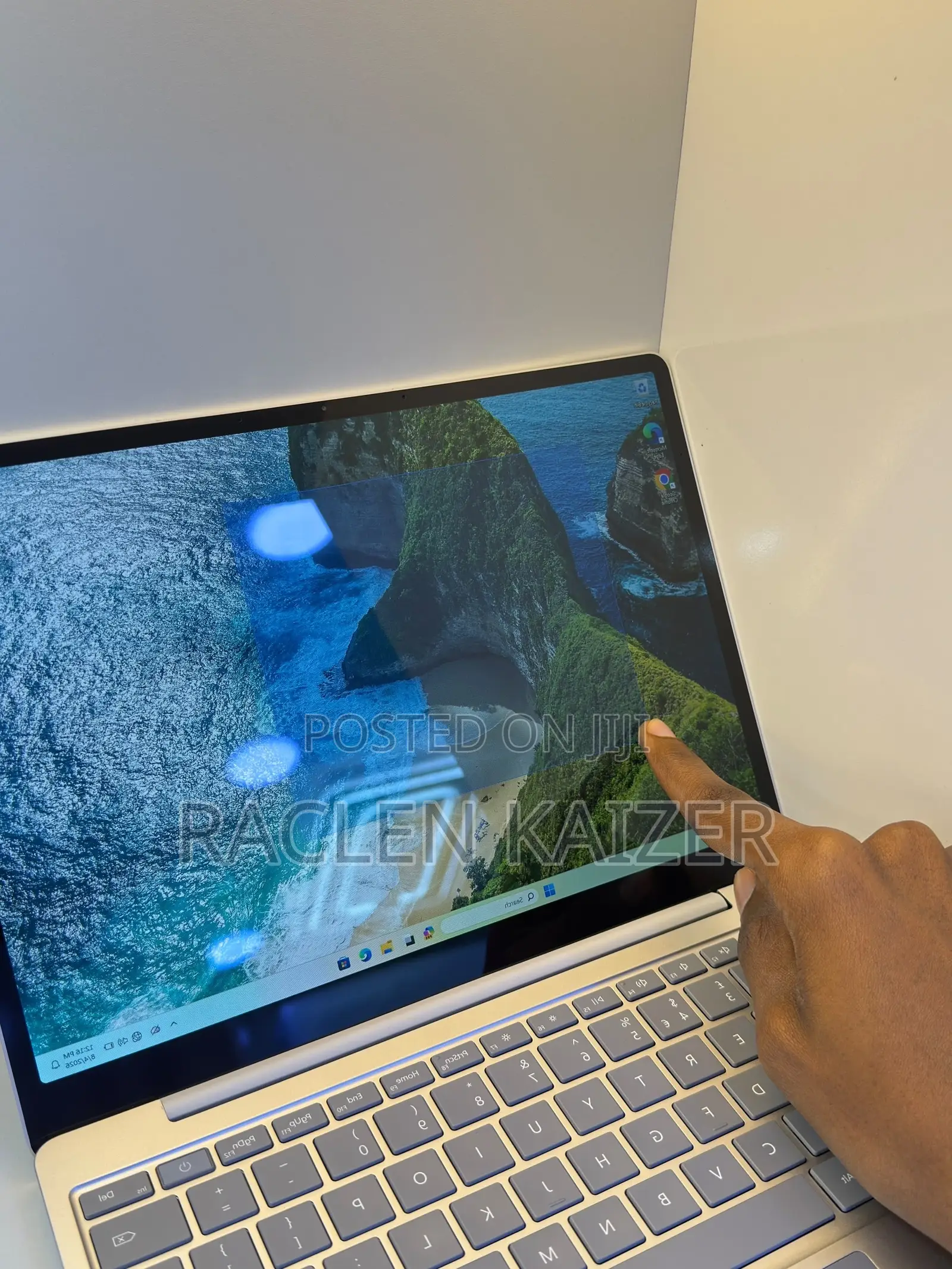 New Laptop Microsoft Surface Laptop Go 8GB Intel Core i5 SSD 256GB