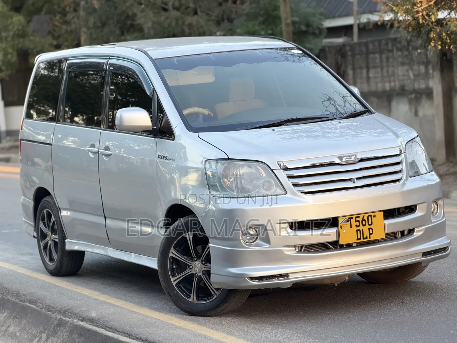 Toyota Noah 2005 Silver