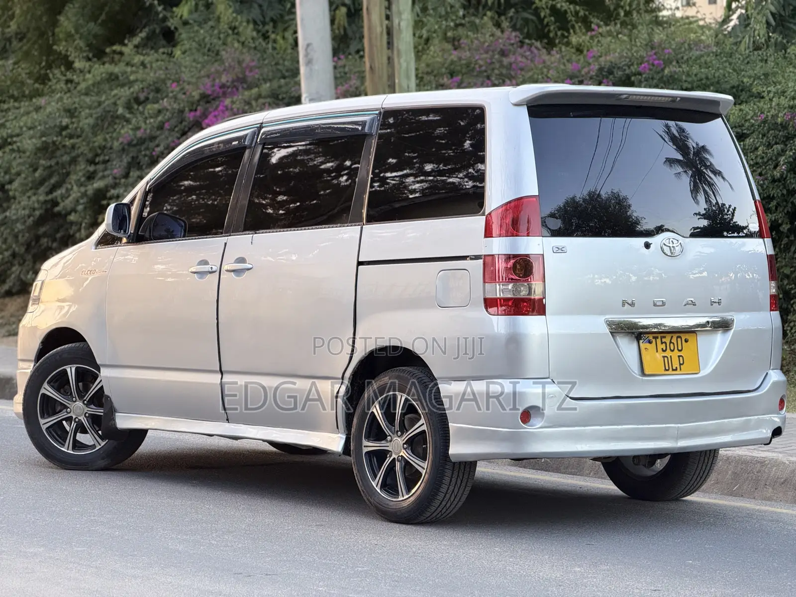 Toyota Noah 2005 Silver
