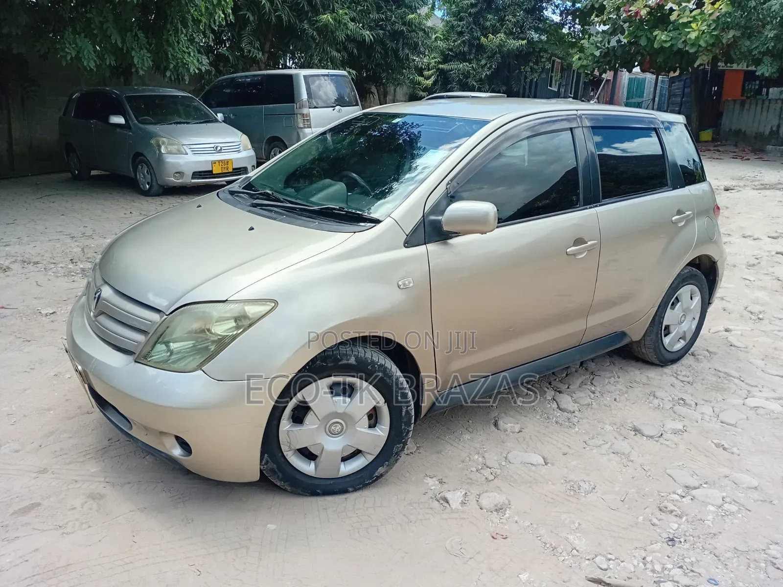 Toyota IST 2004 Gold