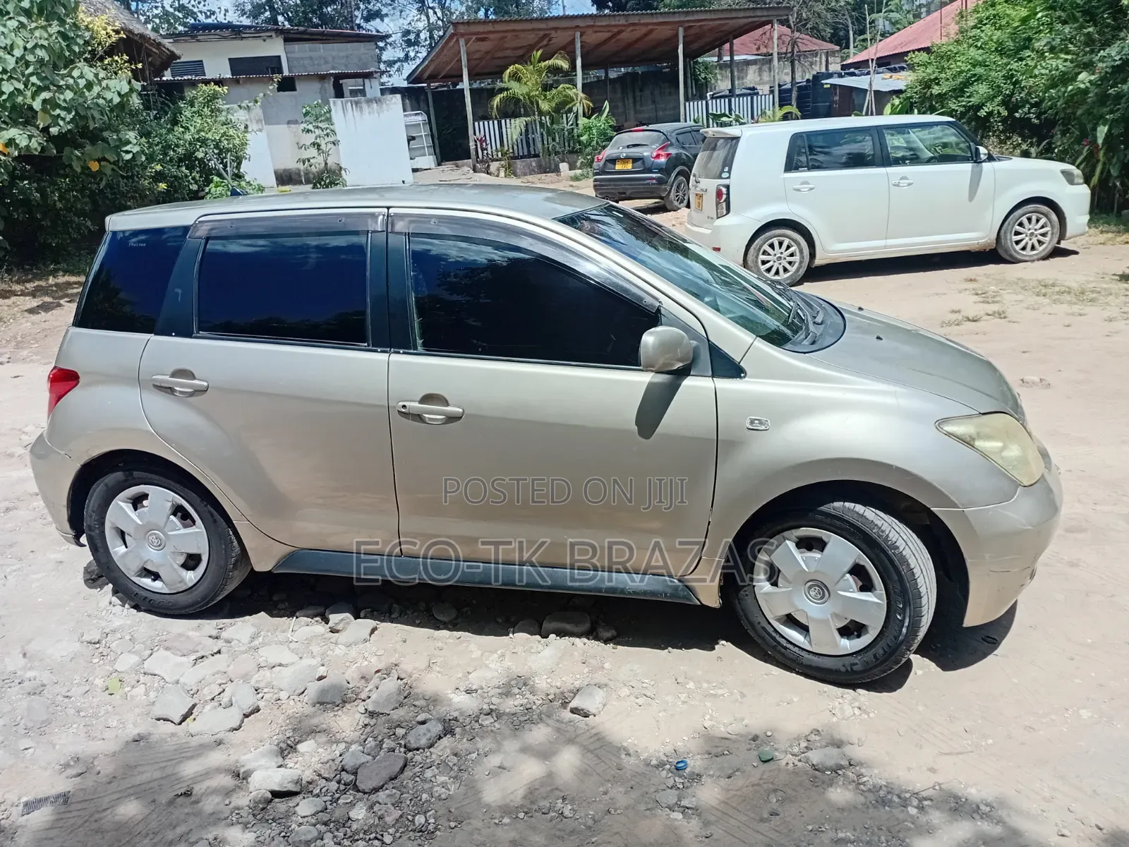Toyota IST 2004 Gold