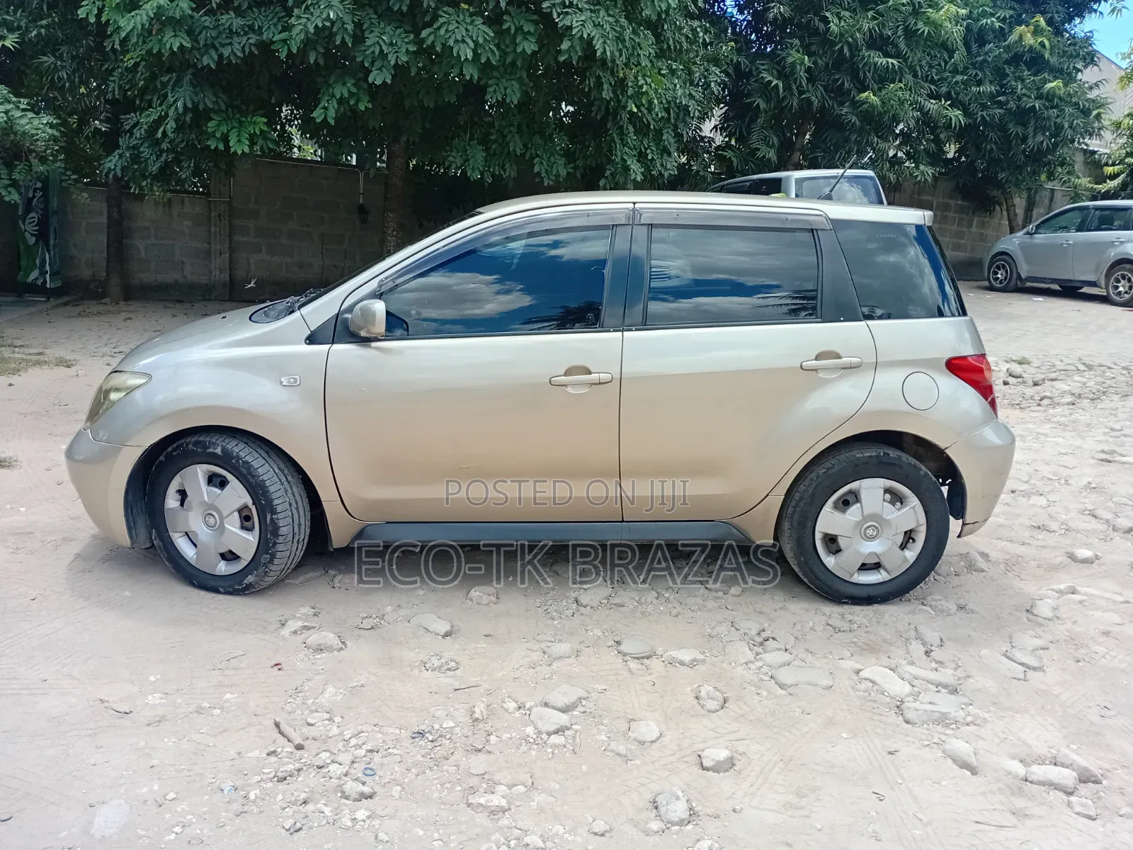 Toyota IST 2004 Gold