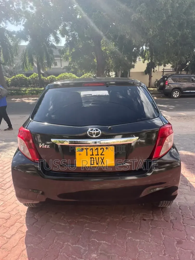 Toyota Vitz 2010 Black