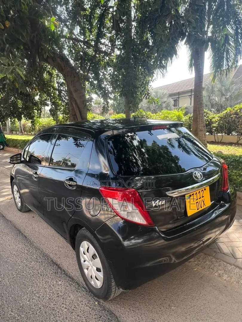 Toyota Vitz 2010 Black