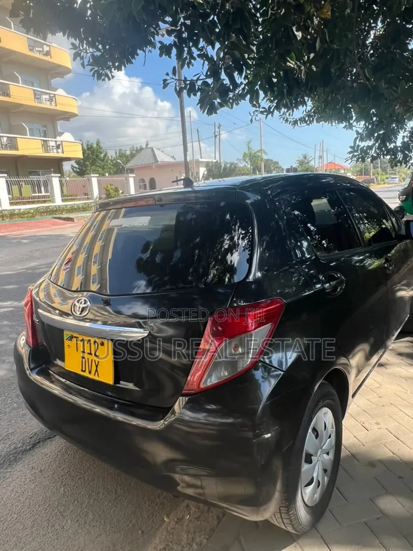 Toyota Vitz 2010 Black
