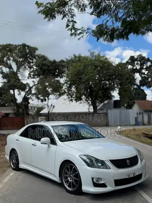 Toyota Crown 2009 White