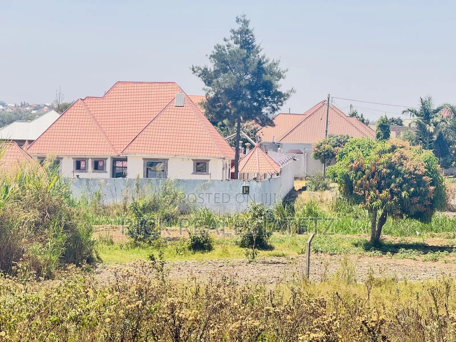 Kiwanja Cha SQM 1,104 Kinauzwa Buswelu Wilayani