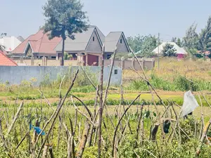 Kiwanja Cha SQM 1,104 Kinauzwa Buswelu Wilayani
