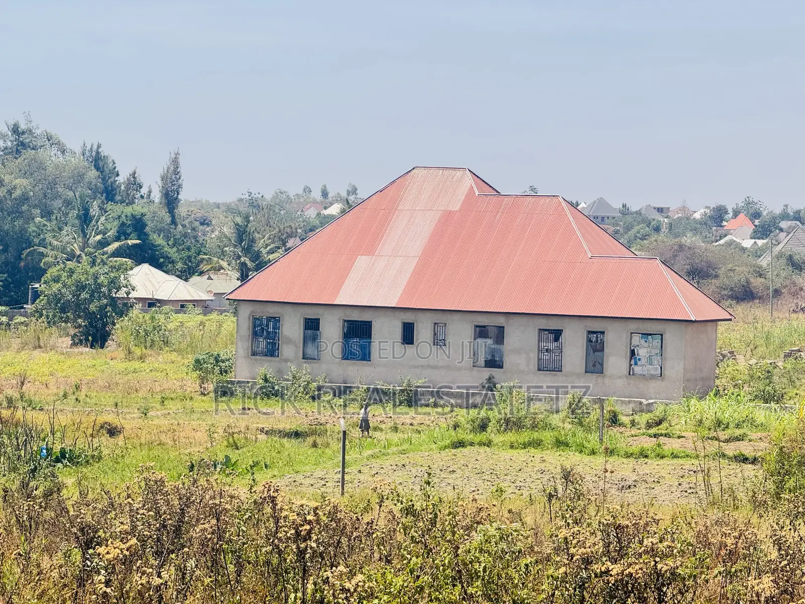 Kiwanja Cha SQM 1,104 Kinauzwa Buswelu Wilayani