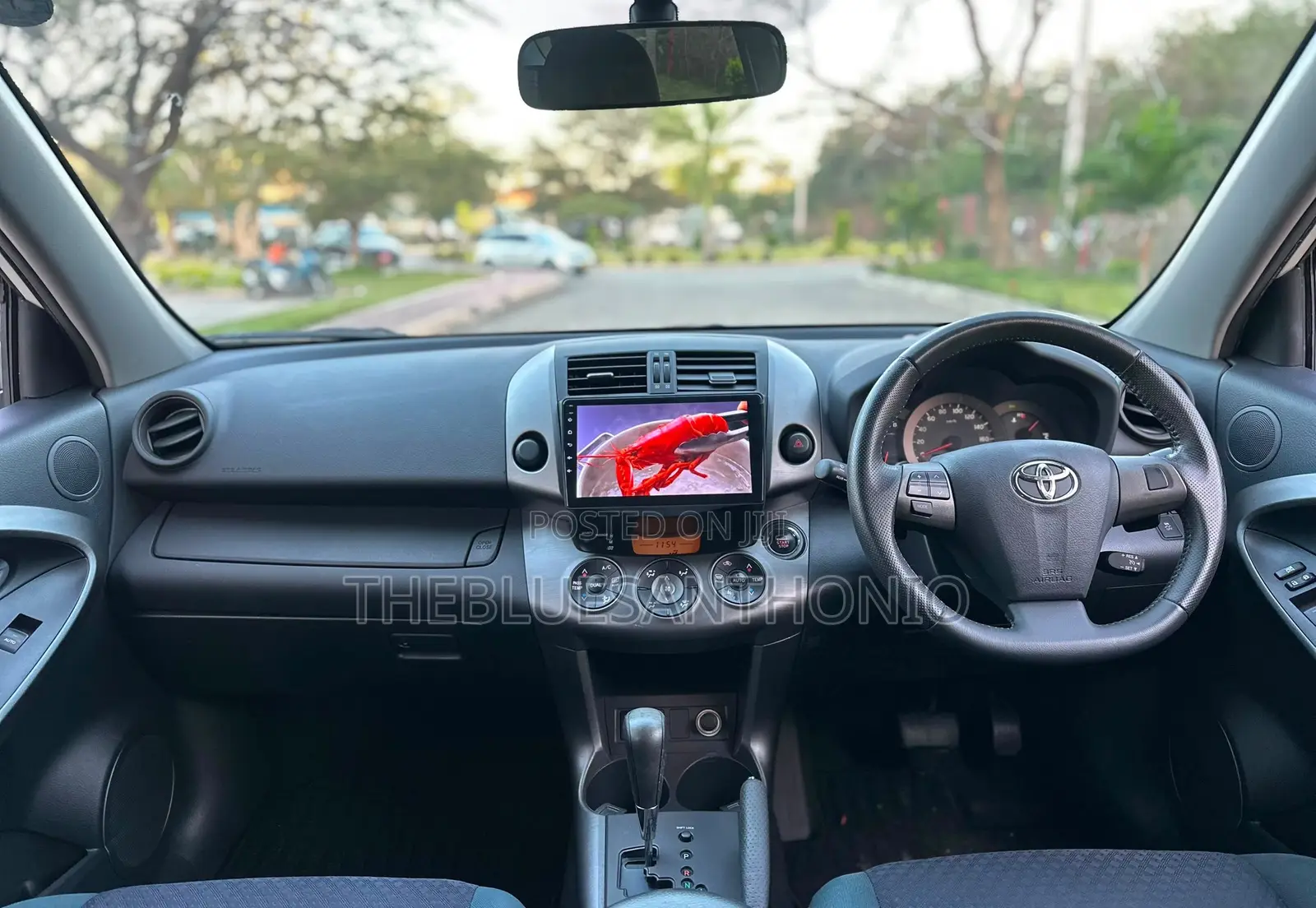 Toyota Vanguard 2012 White