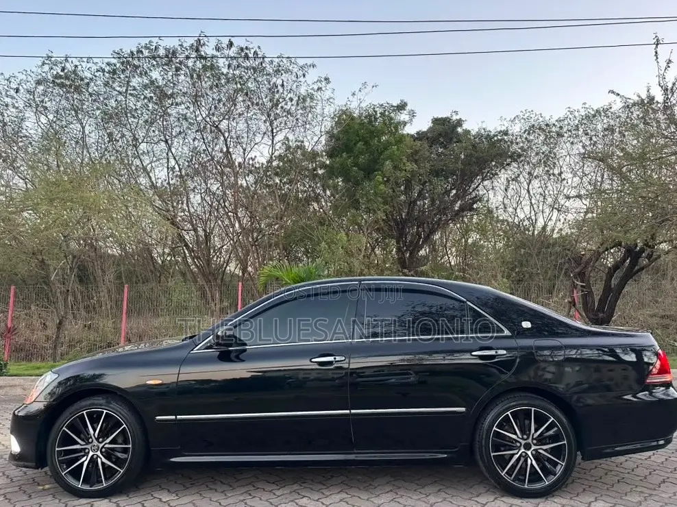 Toyota Crown 2006 Black