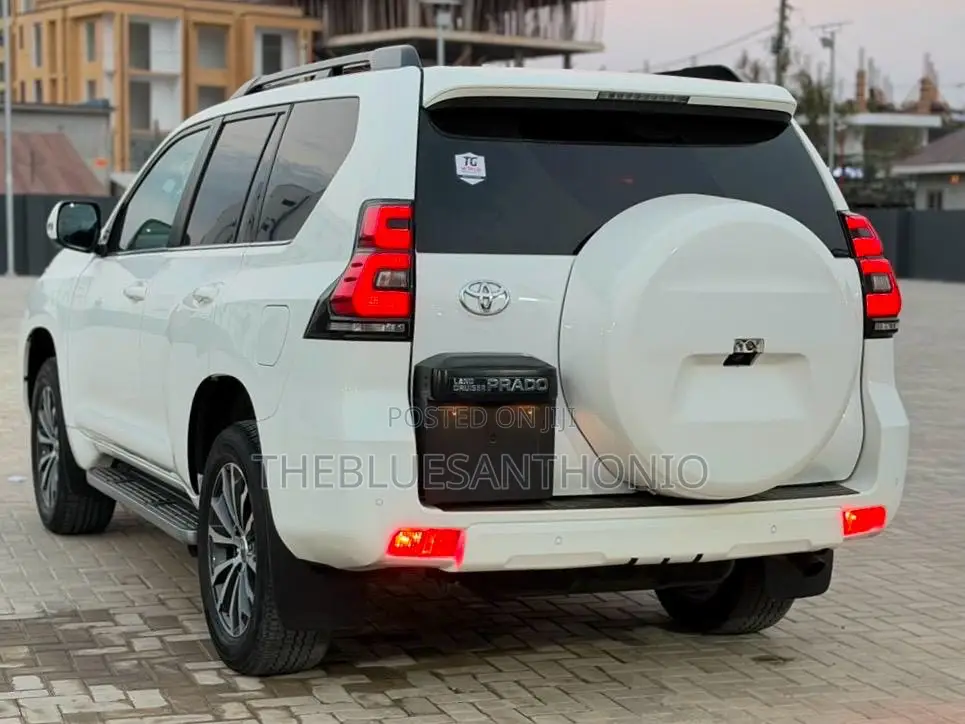 Toyota Land Cruiser Prado 2022 White
