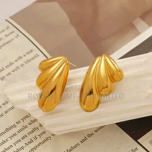 The Earrings / Hereni